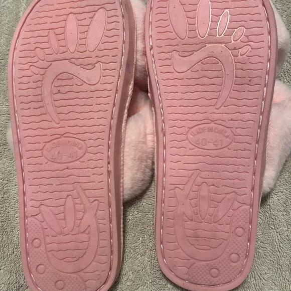 Pink Fuzzy Women's Slippers - Picture 2 of 2